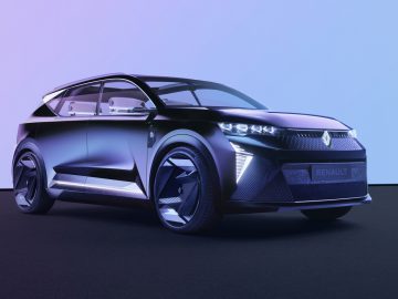 Een strakke zwarte Renault Scenic SUV met futuristische LED-koplampen en een Renault-logo op de grille, tegen een gradiëntblauwe en paarse achtergrond.