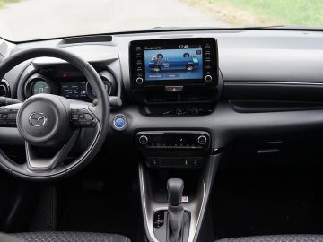 Interior del Mazda 2 Hybrid