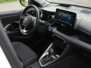Interior del Mazda 2 Hybrid