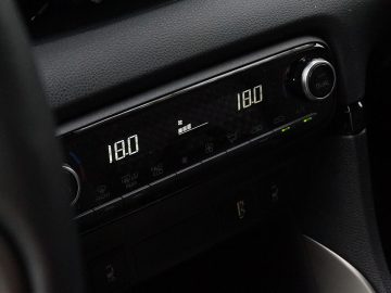 Mazda 2 Hybrid interieur