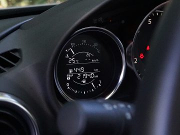 Mazda_MX-5_2022_instrumentarium