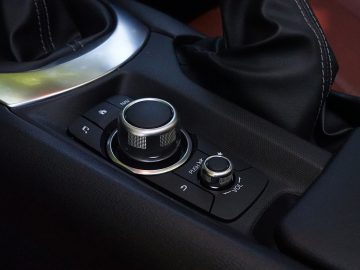 Mazda_MX-5_2022_controller