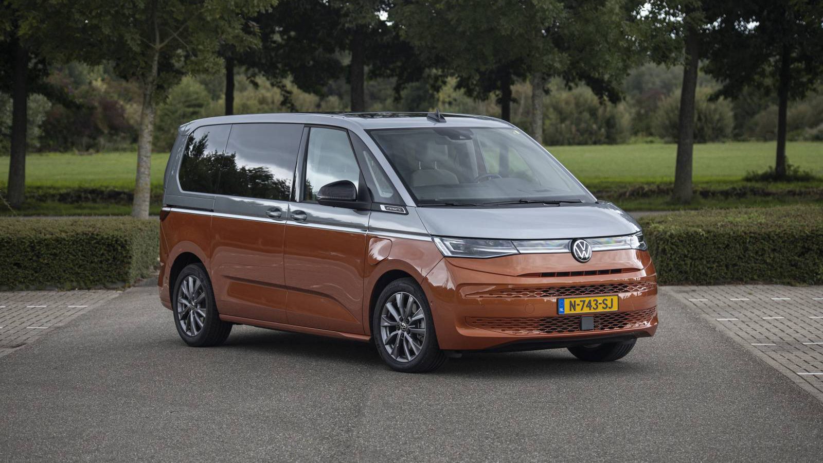 Volkswagen Multivan Ehybrid (2022) - Rijtest En Video