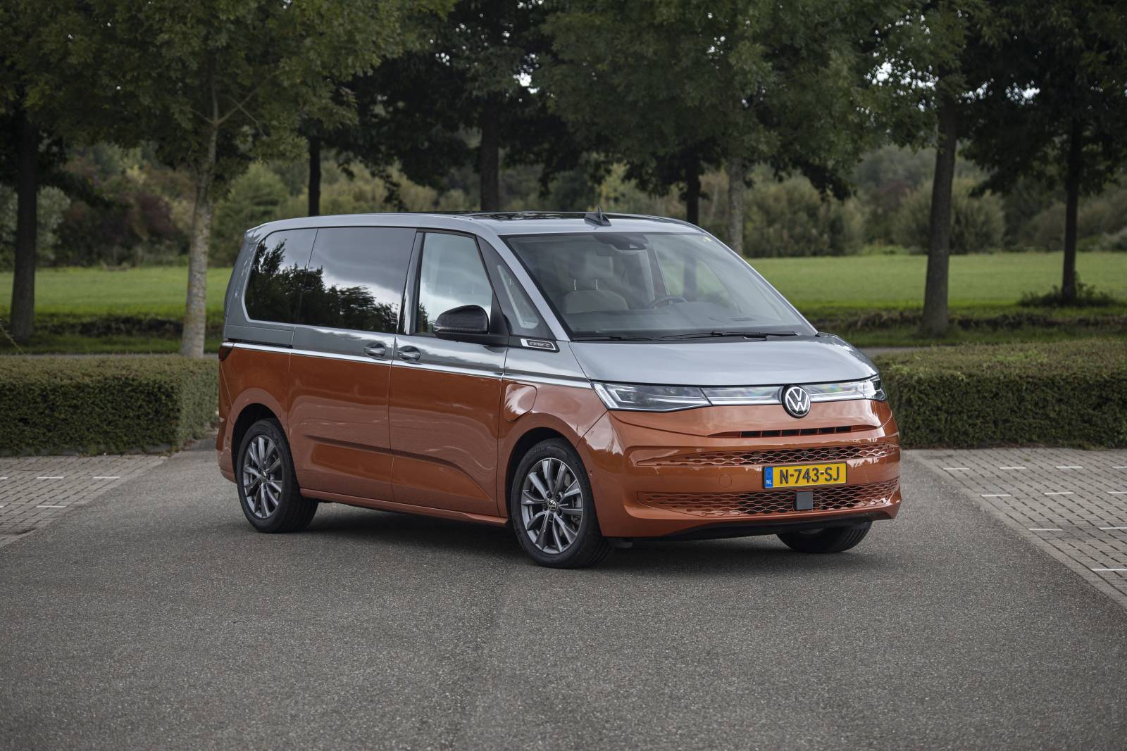 Volkswagen-Multivan-eHybrid-2022-23.jpg