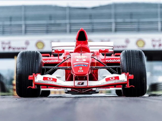 Michael_Schumacher_Ferrari_F1_auto