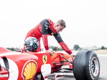 Michael_Schumacher_Ferrari_F1_car (8)