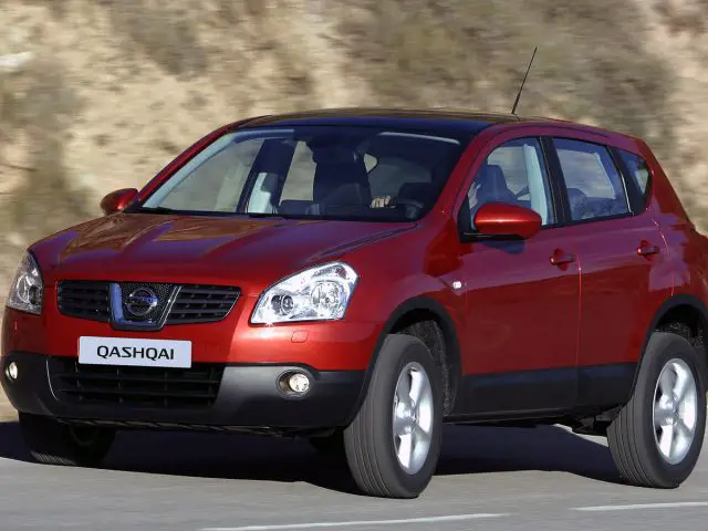 Red Nissan Qasqai first generation front end