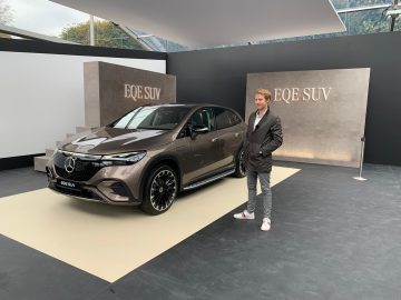 Mercedes-Benz EQE SUV Video