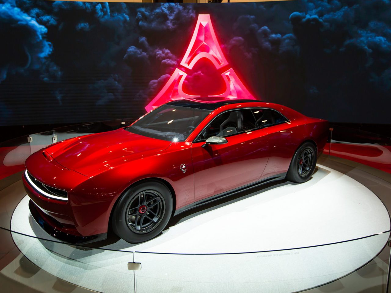 Elektrische Dodge Charger Daytona SRT heeft functionerende uitlaat!