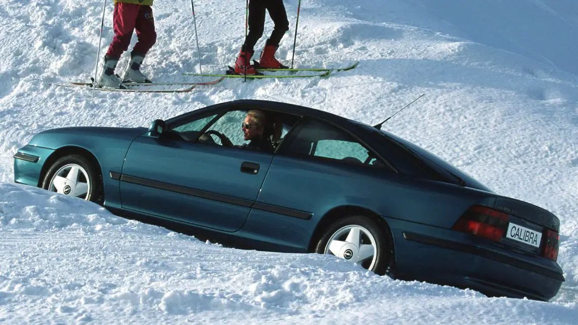 Opel Calibra schuin achterzijde