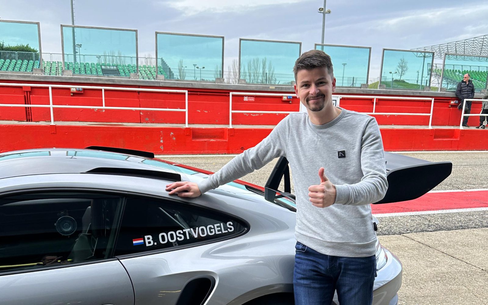 Bart Oostvogels bij een Porsche 911 GT3 RS