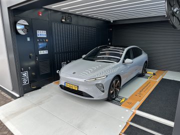 NIO ET7 bij Power Swap Station in Tilburg