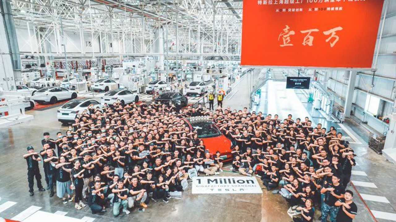 Tesla Korting Tesla-kopers woedend om korting en bestormen showroom (VIDEO)