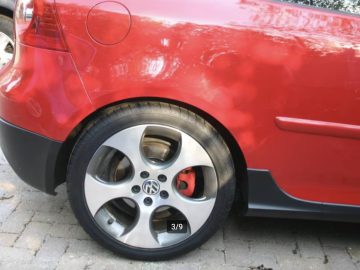 Volkswagen Golf GTI met stuurwiel in het midden