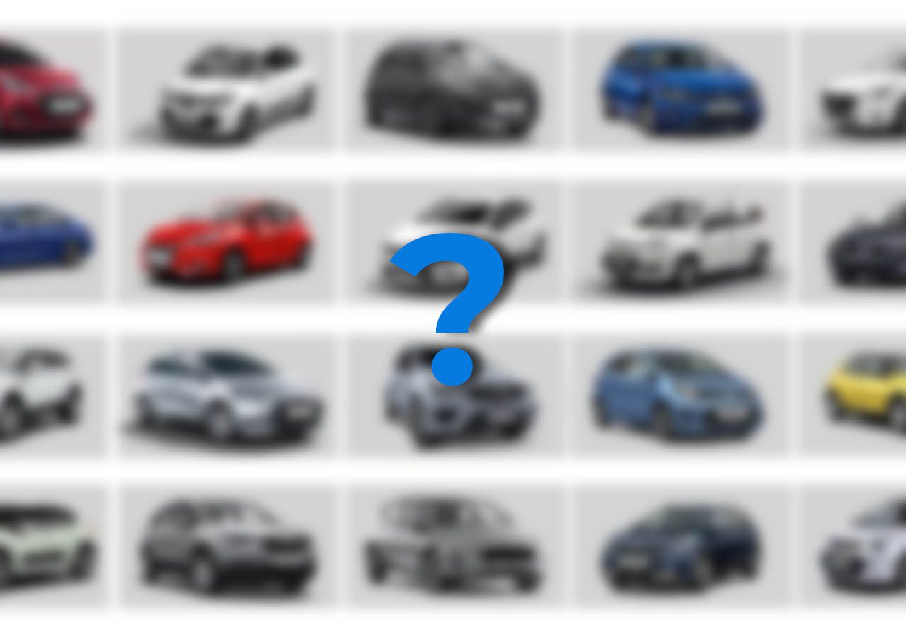 Een raster van wazige autoafbeeldingen met een blauw vraagteken in het midden, verwijzend naar de mysterieuze kilometerstand.