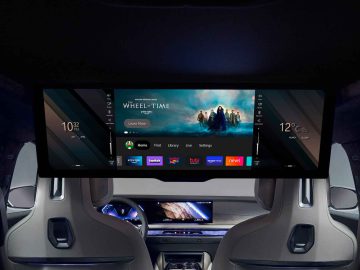 BMW Theatre Screen in BMW i7
