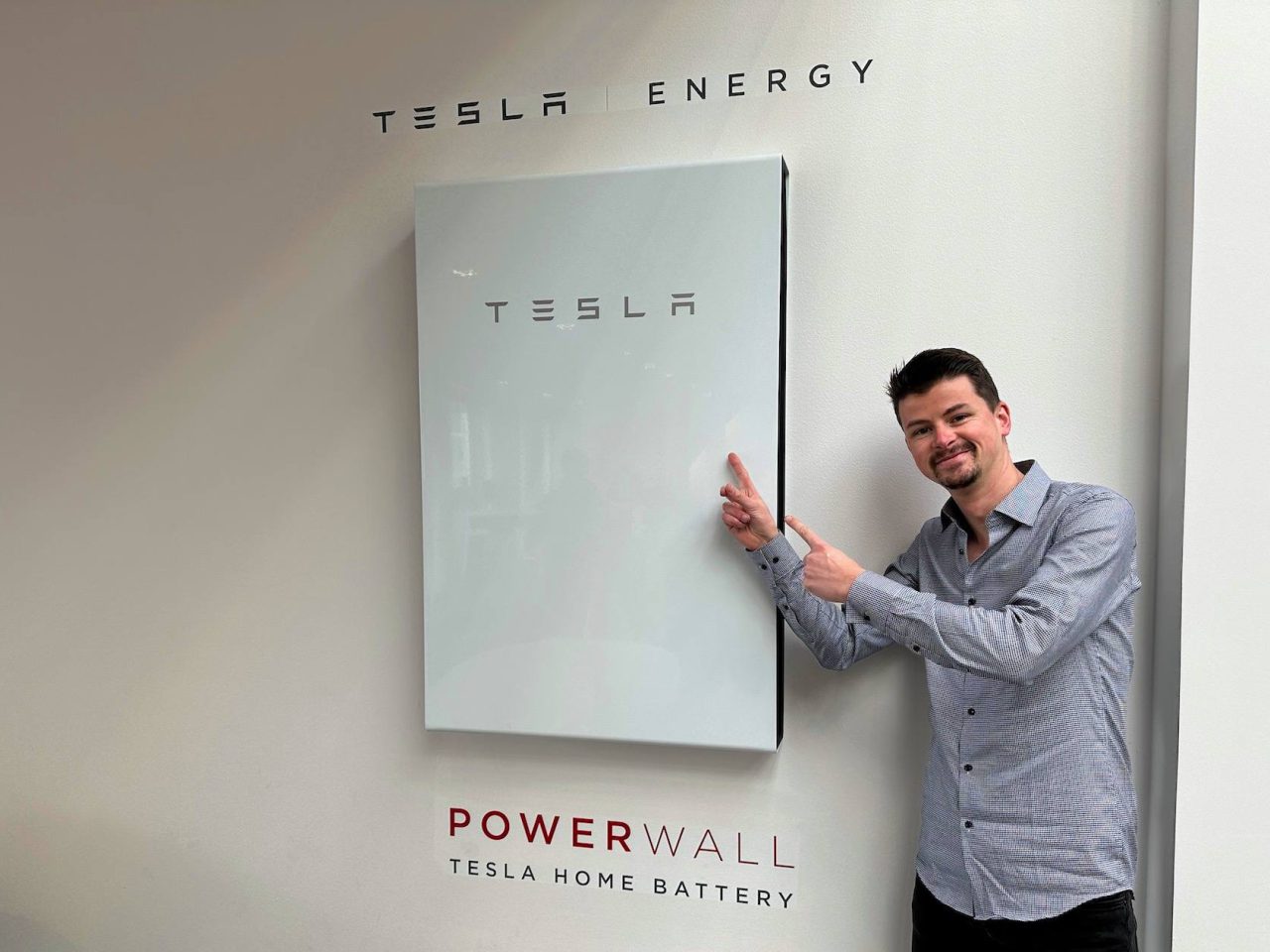 Tesla Powerwall: een voor thuis aan muur - AutoRAI TV