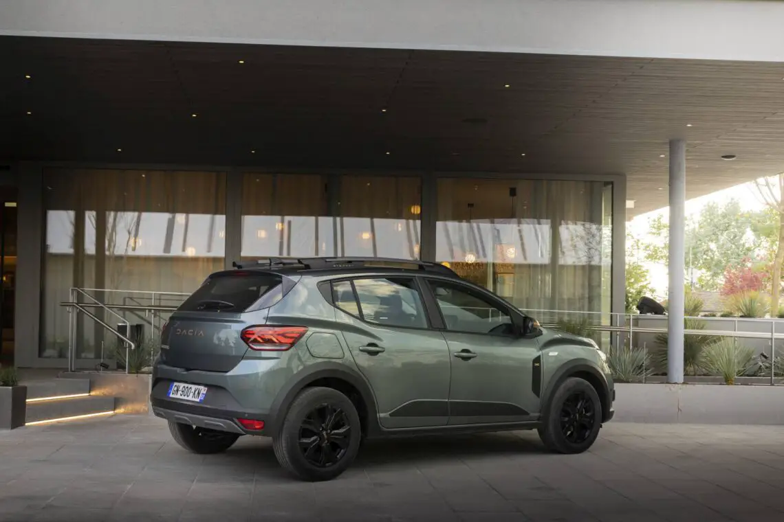 BRAND NEW DACIA SANDERO STEPWAY EXTREME AUTOMATIC in Cedar Green @ DACIA  CROYDON !!!! 