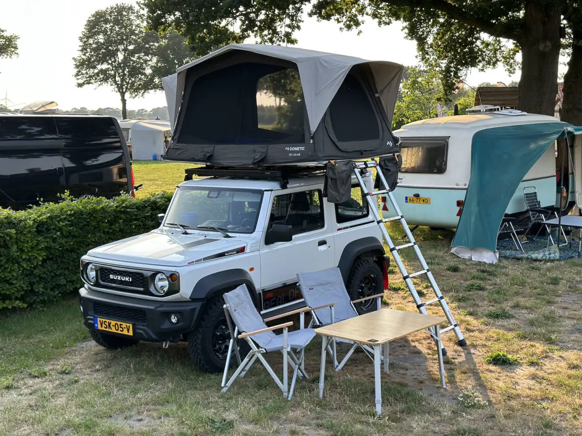Suzuki Jimny en el camping