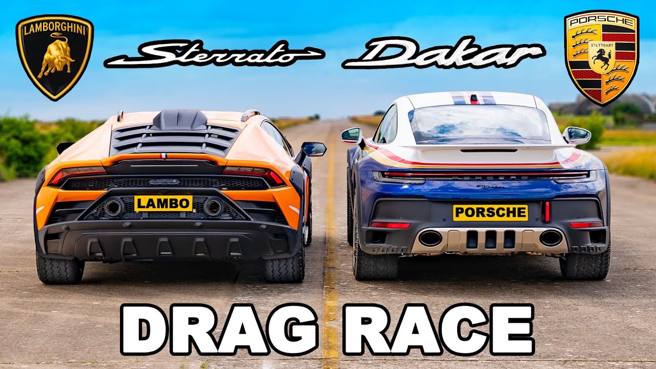 Een Lamborghini en een Porsche 911 Dakar staan zij aan zij op een dragracecircuit. Lamborghini bevindt zich aan de linkerkant, Porsche aan de rechterkant. De tekst "DRAG RACE" staat onderaan en logo's van beide merken in de bovenhoeken.