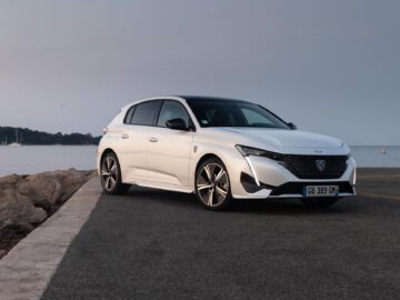 Peugeot e-308