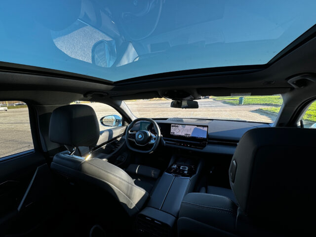BMW-520i-g60-Innenraum-Panoramadach