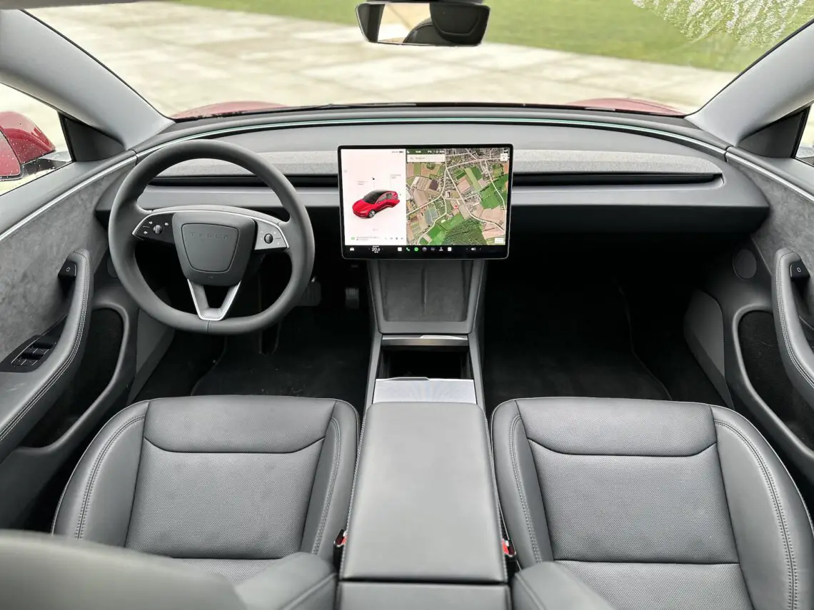 Tesla Model 3 2024 - Innenraum