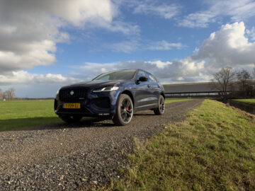 Jaguar F-Pace header image 3/4 voorkant