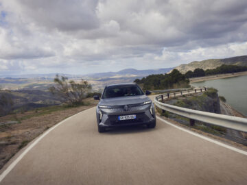 Review – Renault Scenic E-Tech Electric (2024) ...