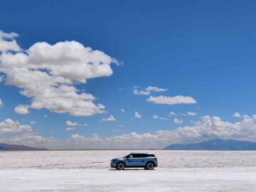 Wereldrecord: Dit is de eerste elektrische auto die de wereld heeft rondgereden ...