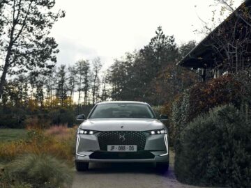 Nieuwe hybride aandrijflijn en uitvoeringen voor DS 4 ...