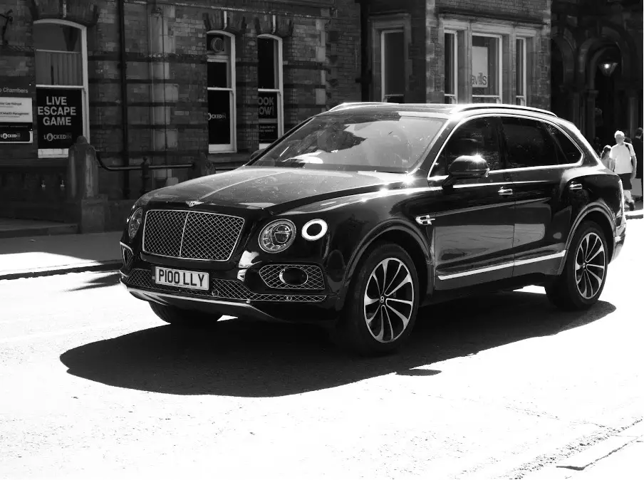 Zwarte Bentley Bentayga
