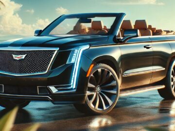 Een zwarte cabriolet-SUV met de kap naar beneden, voorzien van een Cadillac-embleem, geparkeerd op een nat trottoir bij de oceaan, met een palmboom op de achtergrond.