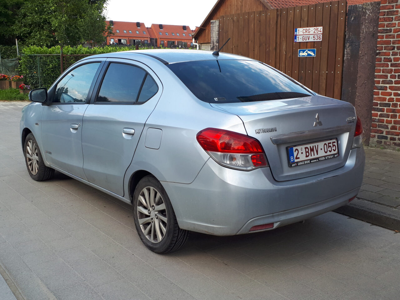 Gespot: een Mitsubishi Attrage ...