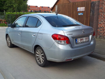 Gespot: een Mitsubishi Attrage ...