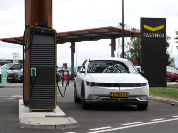 Fastned verwelkomt meer vakantiegangers: meer Nederlanders met EV op reis ...
