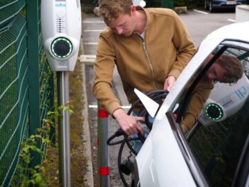Reportage: Midden in de zomervakantie met de snelst ladende elektrische auto naa ...