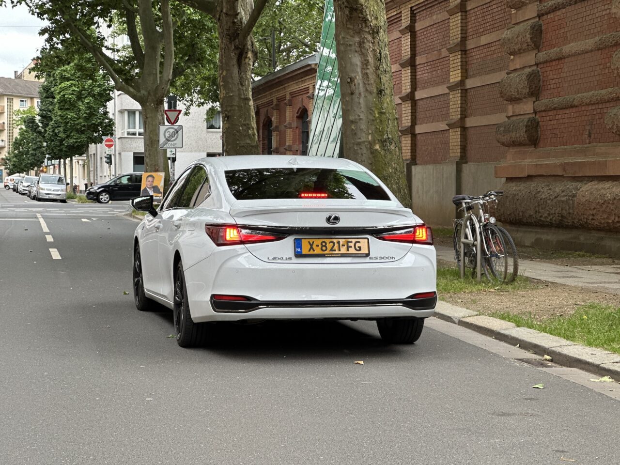 Review – Lexus ES 300h F Sport (2024), hoe fijn is ie? ...