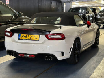 Gespot: een Abarth 124 Spider uit 2017 ...