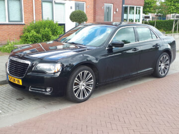 Gespot: een Chrysler 300 uit 2012 ...
