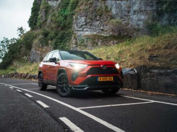 Toyota verlaagt prijzen voor RAV4 Plug-in Hybrid ...