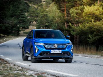 Review – Renault Rafale E-Tech 4×4 plug-in hybrid 300 (2025) ...