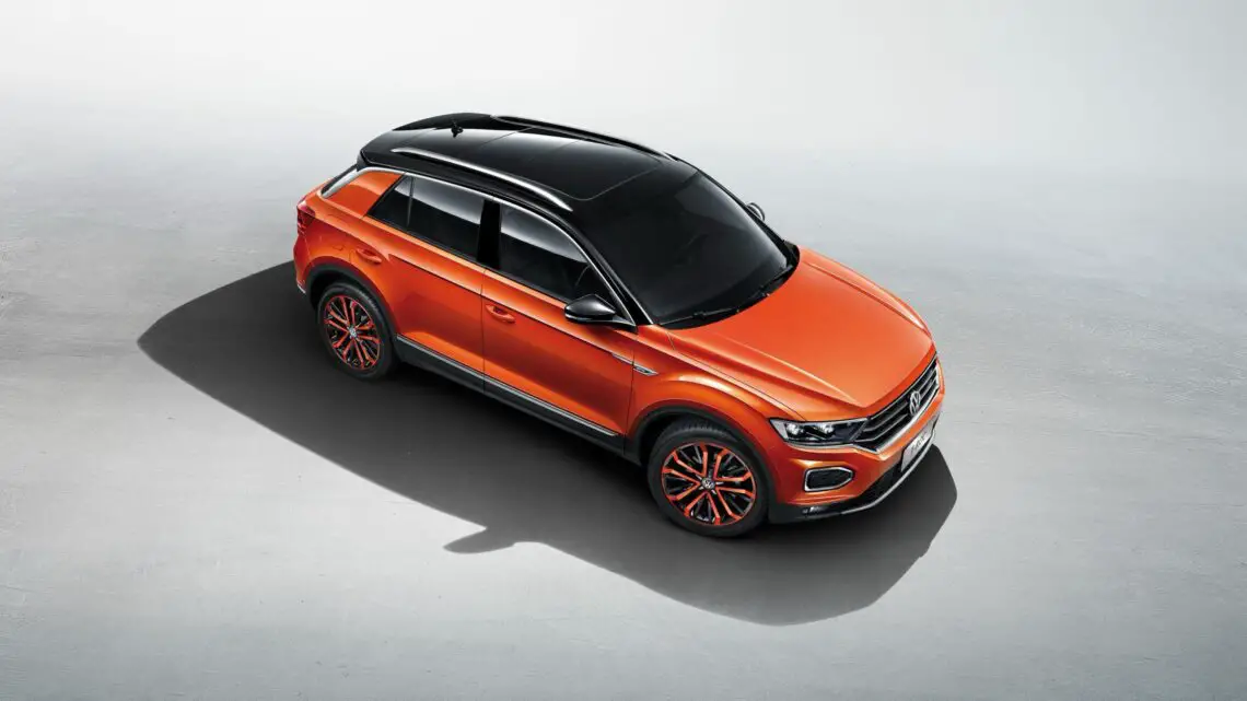 Orangefarbener Volkswagen T-Roc