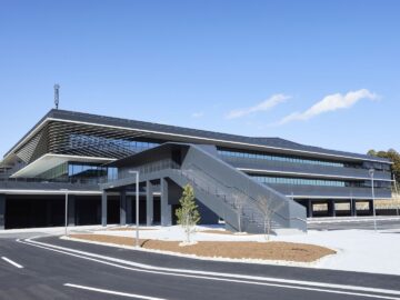 Zien: Lexus viert 35e verjaardag met nieuw hoofdkantoor en testbaan ...