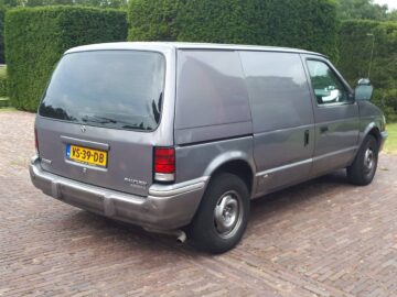 Gespot: een Dodge Mini Ram Van ...