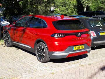 Gespot: een VinFast VF 8 in het wild! ...
