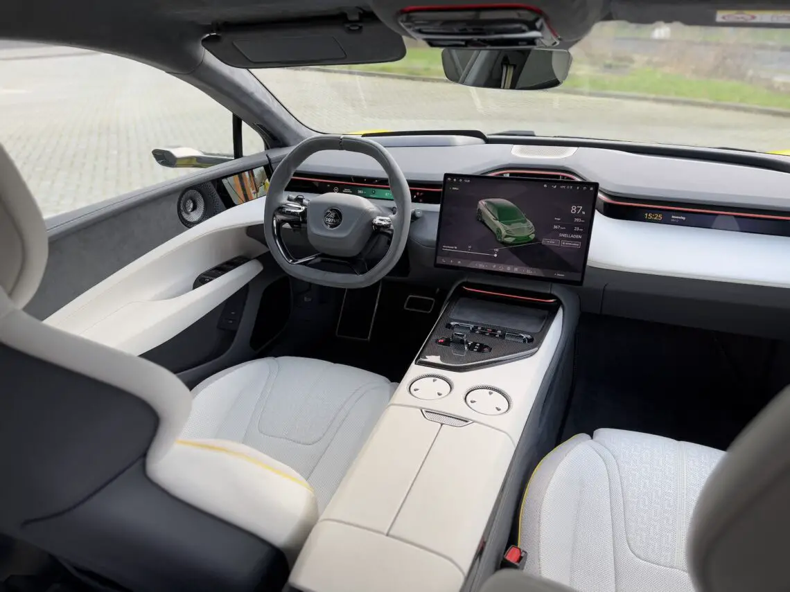 Interieur Lotus Emeya