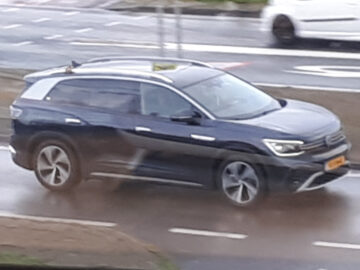 Gespot: een Volkswagen ID.6 Crozz ...