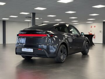 Tesla Model Y 2025