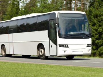 Politie op schoolreisje deelt 243 boetes uit in Brabant ...